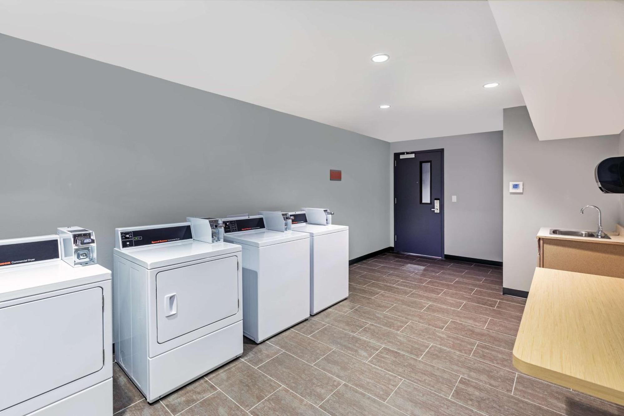 Tru By Hilton Laredo Airport Area, Tx Hotel Bagian luar foto
