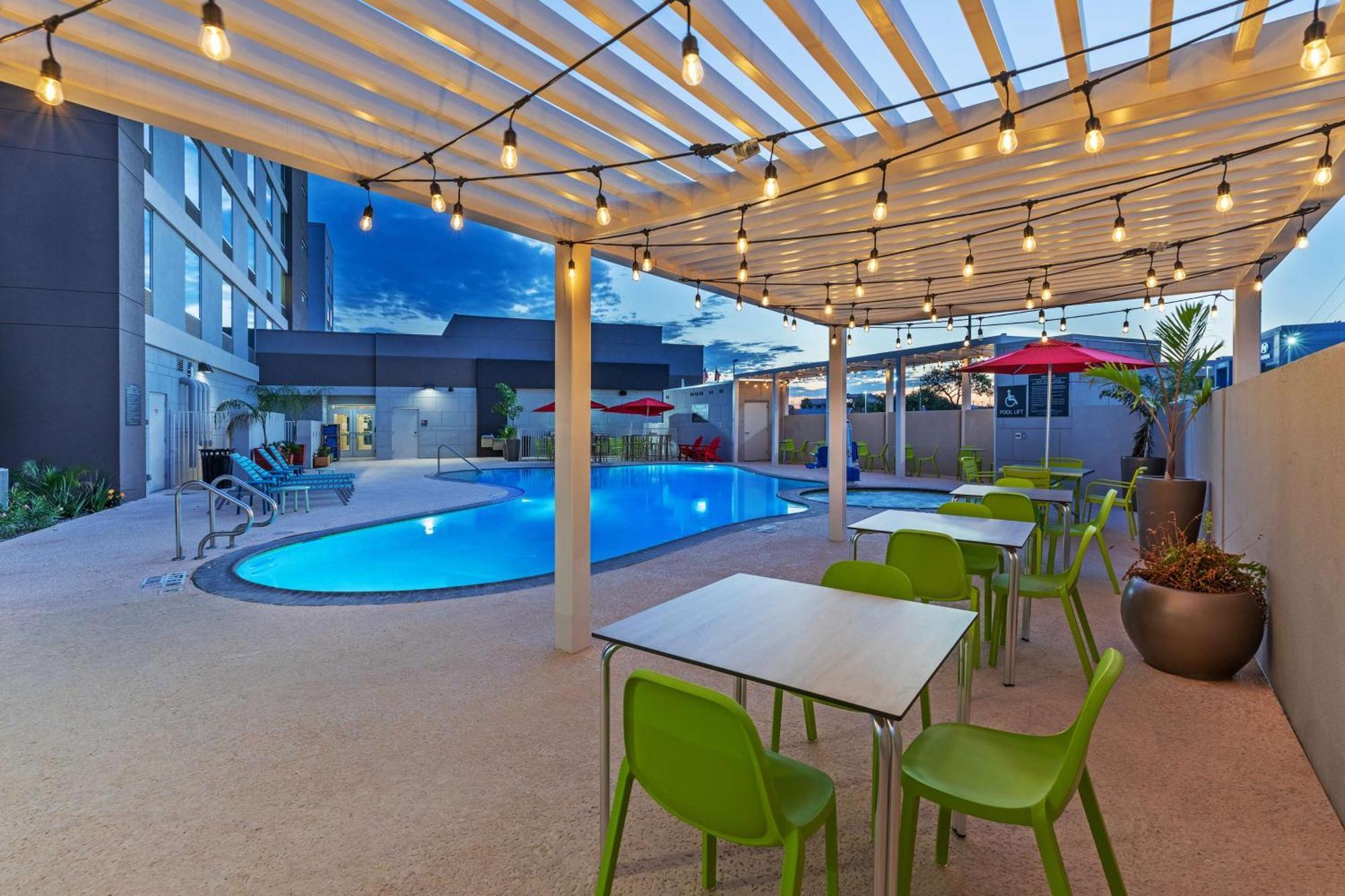 Tru By Hilton Laredo Airport Area, Tx Hotel Bagian luar foto